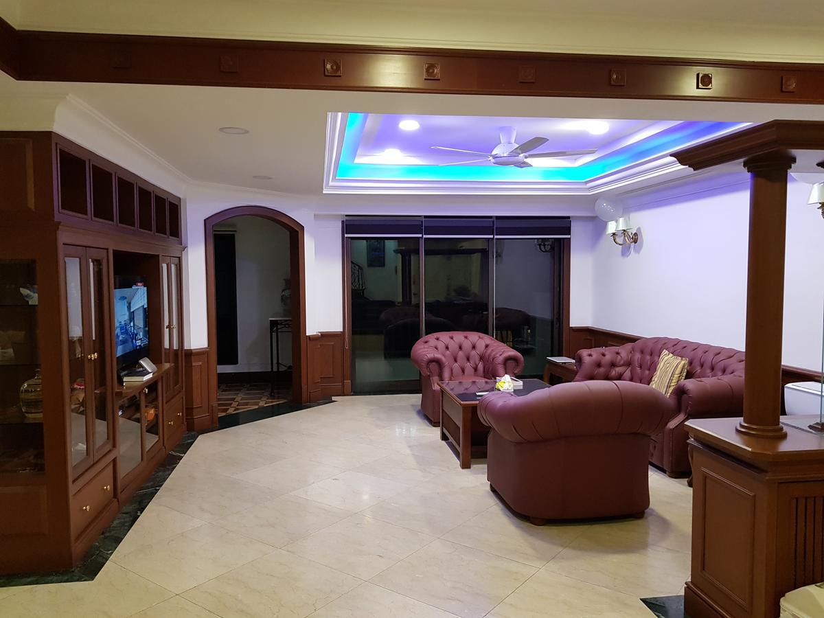 Апарт отель Marina Court Luxury Penthouse Кота-Кинабалу Экстерьер фото
