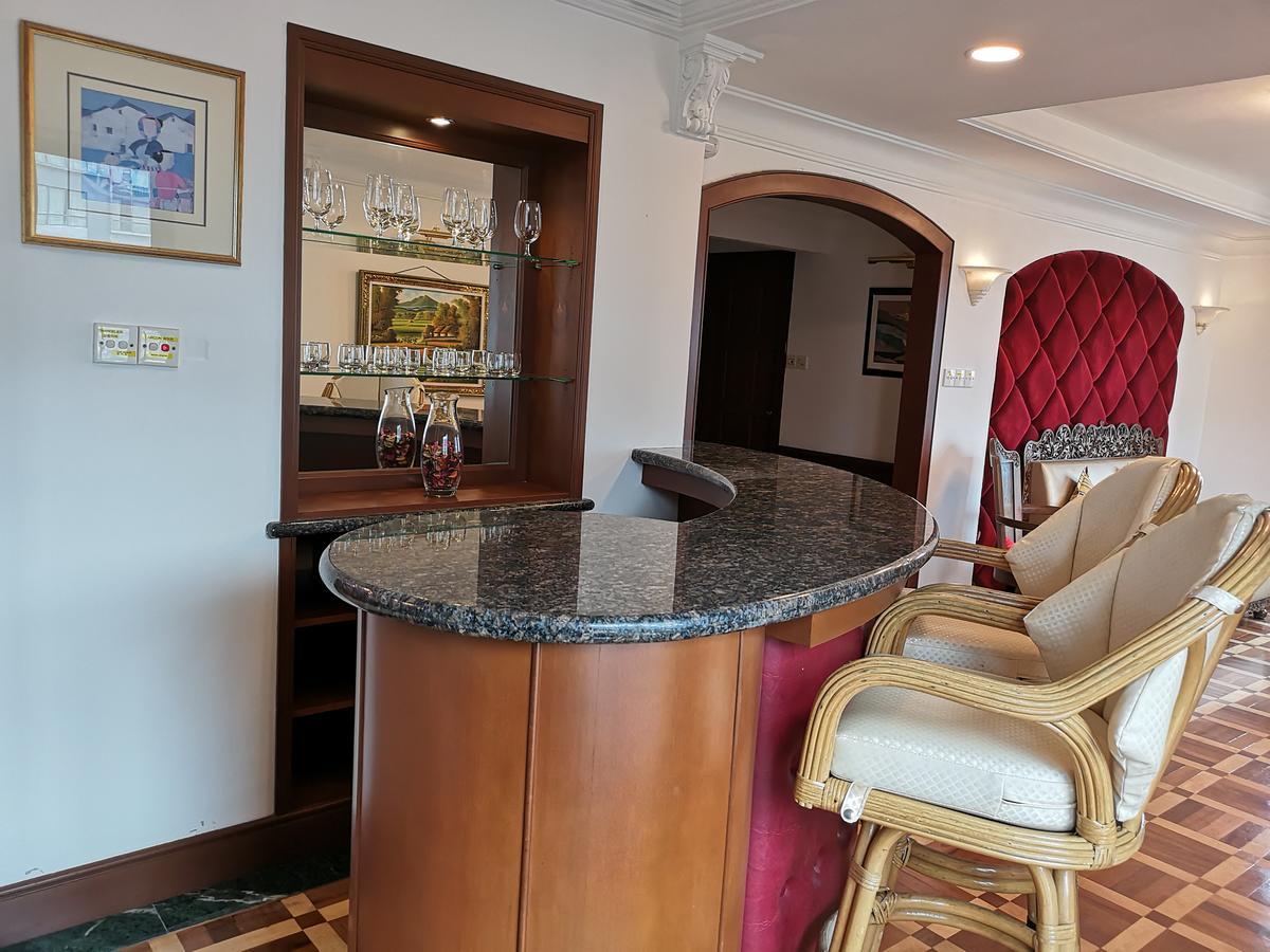 Апарт отель Marina Court Luxury Penthouse Кота-Кинабалу Экстерьер фото